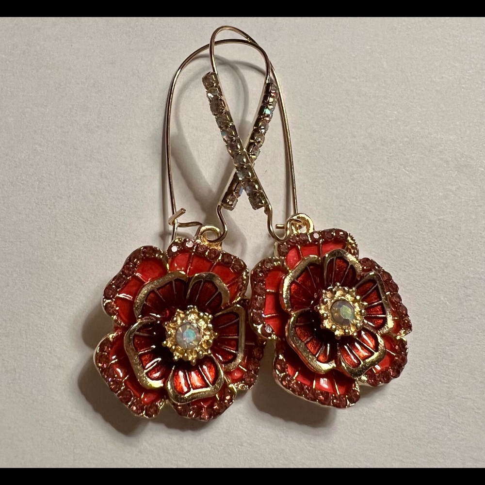 BETSY JOHNSON FLOWER DANGLE EARRINGS